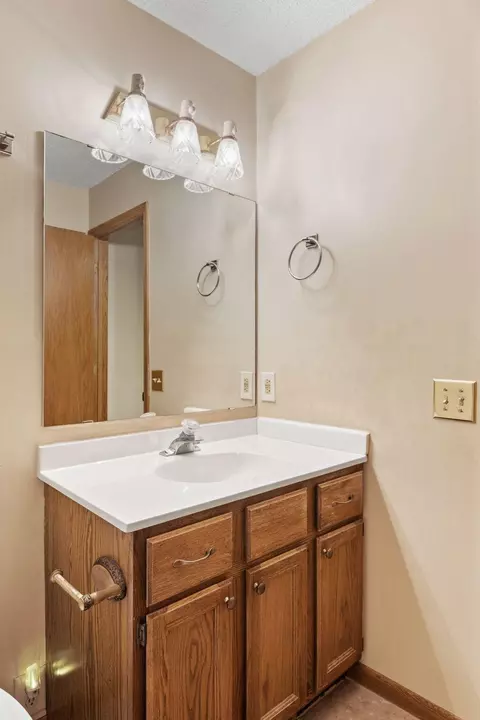 Bath - 5342 Highpointe Dr, Bloomington, MN 55437 photo 3 of 3