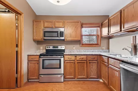 Kitchen - 5342 Highpointe Dr, Bloomington, MN 55437 photo 2 of 5