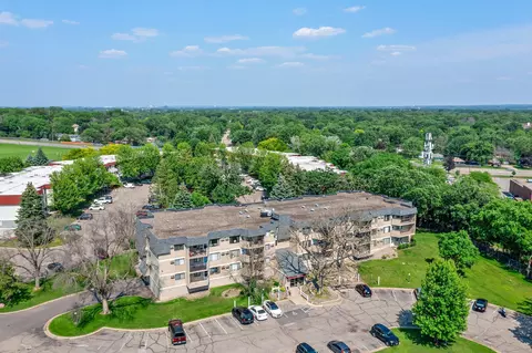 3917 Heritage Hills Dr #101, Bloomington, MN 55437