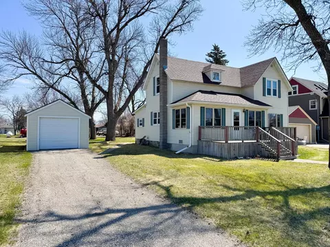 202 1st St E, Chokio, MN 56221