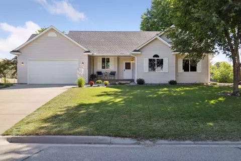 1129 Bluff Pass S, Chaska, MN 55318