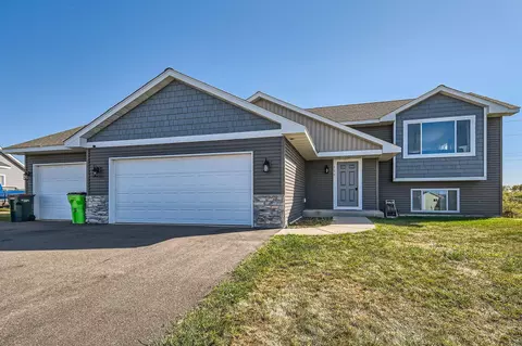 136 Wheat Field Ln, New Richmond, WI 54017