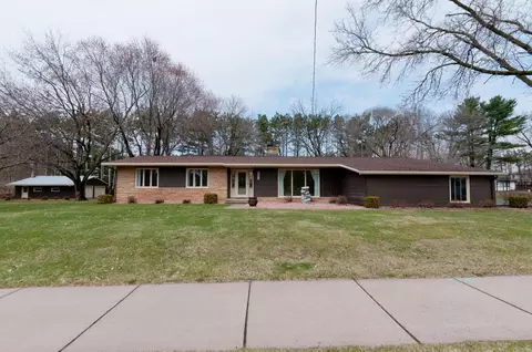 625 E Slocumb St, Rice Lake, WI 54868