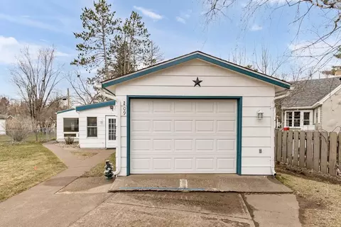 209 1st St, Moose Lake, MN 55767