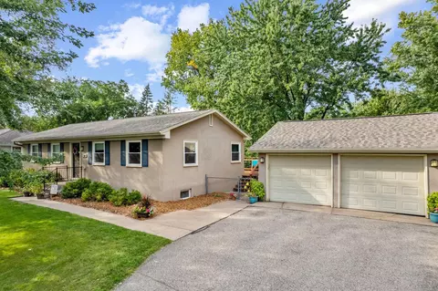 916 Pearson Pkwy, Brooklyn Park, MN 55444