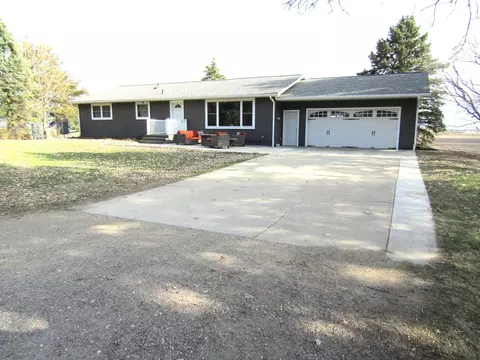 110 90th St SE, Maynard, MN 56260
