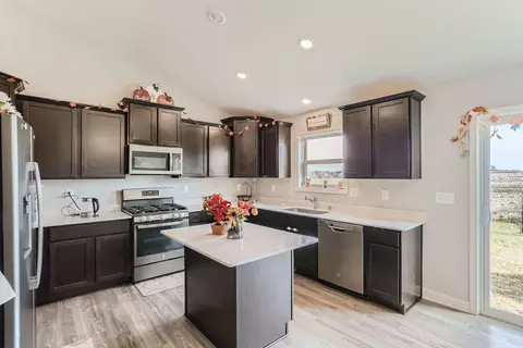 Kitchen - 1133 Stonebridge Path, Jordan, MN 55352 photo 2 of 2