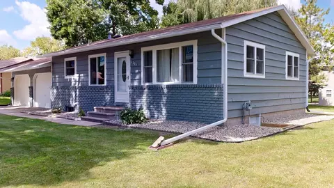 2304 3rd Ave SE, Willmar, MN 56201