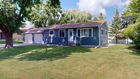 Exterior - 2304 3rd Ave SE, Willmar, MN 56201 photo 3 of 6