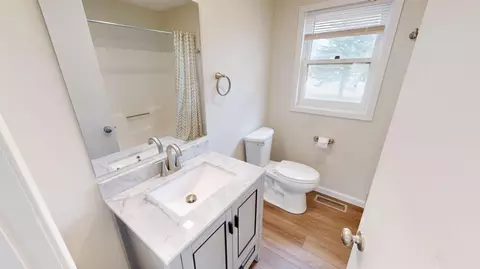 Bath - 2304 3rd Ave SE, Willmar, MN 56201 photo 1 of 5