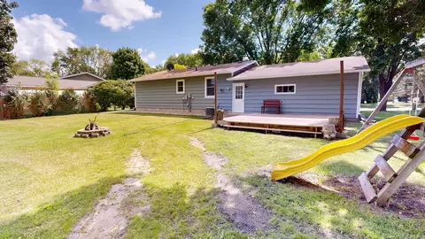Exterior - 2304 3rd Ave SE, Willmar, MN 56201 photo 5 of 6