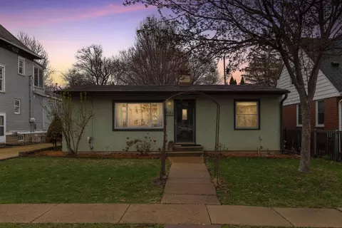 1059 Como Pl, Saint Paul, MN 55103