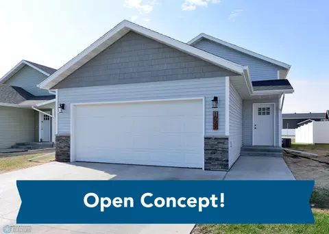 1039 Barnes Dr W, West Fargo, ND 58078