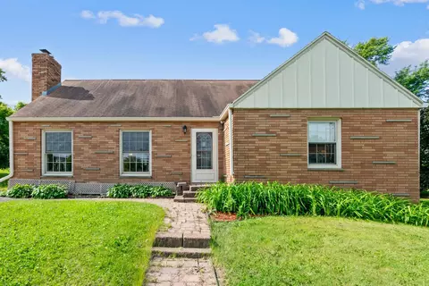 1272 County Road D Cir E, Maplewood, MN 55109