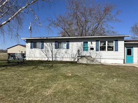 538 Sunrise Ave, Paynesville, MN 56362