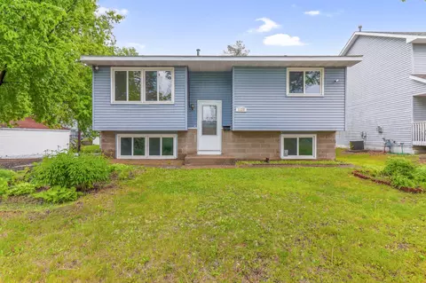 1120 Mackubin St, Saint Paul, MN 55117