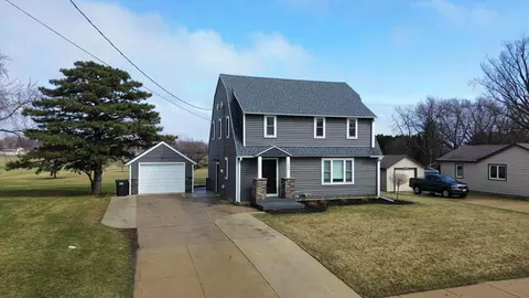 405 Independence Ave S, Clarks Grove, MN 56016