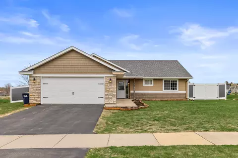 423 W Overlook Dr, Ellsworth, WI 54011