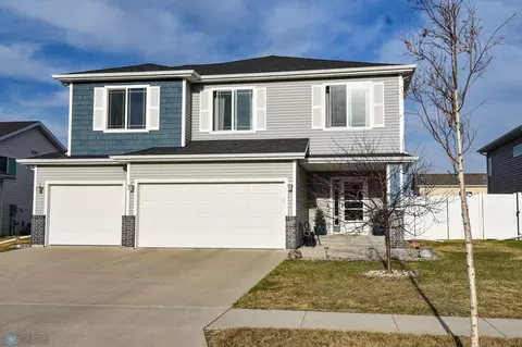 3118 26th St S, Moorhead, MN 56560