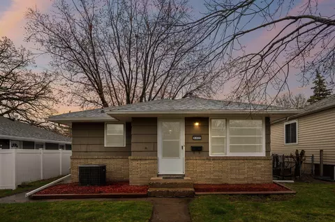 4441 2nd St NE, Columbia Heights, MN 55421