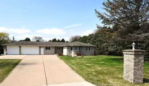 15825 Freeborn Ave, Hastings, MN 55033