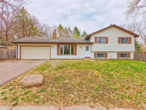 8165 137th St W, Apple Valley, MN 55124