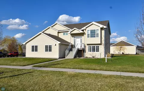 2200 36 St S, Moorhead, MN 56560