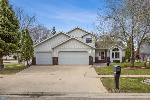 1601 Birchwood Dr, West Fargo, ND 58078
