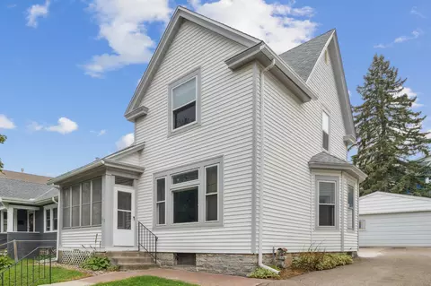 418 Baker St W, Saint Paul, MN 55107
