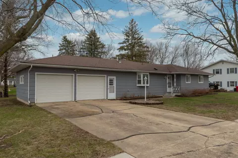426 1st St SE, Hayfield, MN 55940