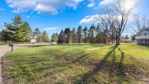 2065 Westmont St NE, Saint Cloud, MN 56304