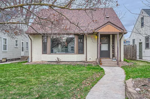 1603 Saint Albans St N, Saint Paul, MN 55117