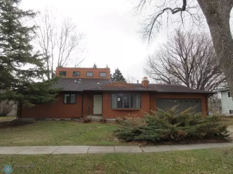 3307 Elm St N, Fargo, ND 58102
