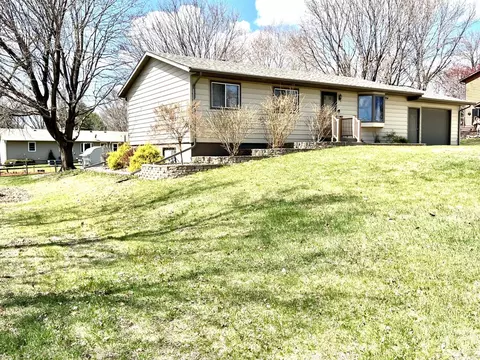 1212 12th St SE, Willmar, MN 56201 photo 3