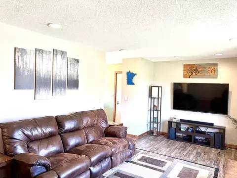 1212 12th St SE, Willmar, MN 56201 photo 4