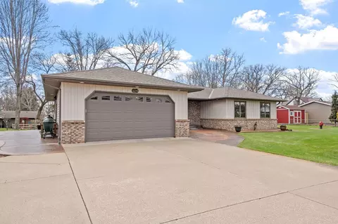 124 Twin Lake Blvd, Little Canada, MN 55127