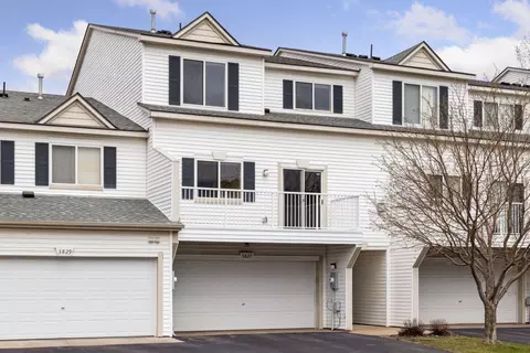 3827 Abercrombie Ln, Stillwater, MN 55082