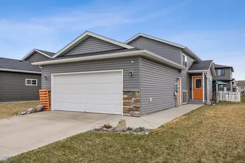 1009 Eaglewood Ave W, West Fargo, ND 58078