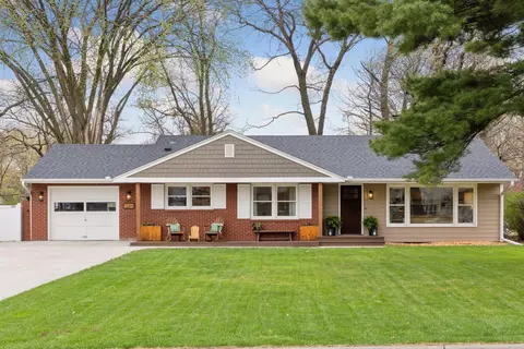 1384 Arden Pl, Arden Hills, MN 55112