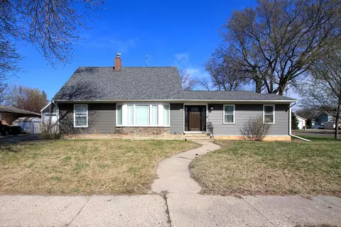 311 10th St S, Olivia, MN 56277