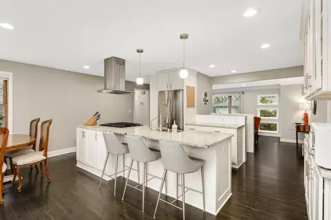11302 Lorry Ln, Minnetonka, MN 55305