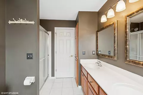 Bath - 1475 W Pond Rd, Eagan, MN 55122 photo 3 of 5