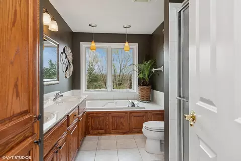 Bath - 1475 W Pond Rd, Eagan, MN 55122 photo 2 of 5