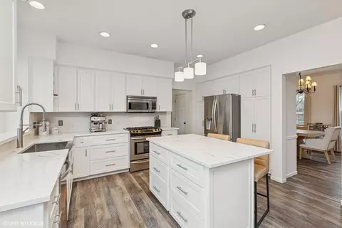 Kitchen - 1475 W Pond Rd, Eagan, MN 55122 photo 2 of 6