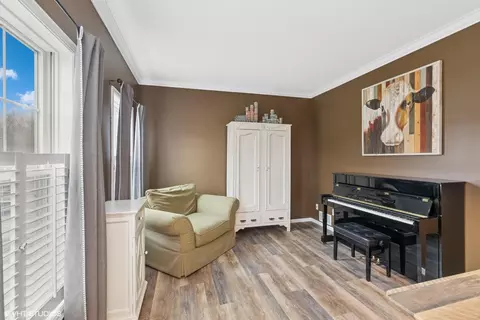 Entry Way - 1475 W Pond Rd, Eagan, MN 55122 photo 5 of 7