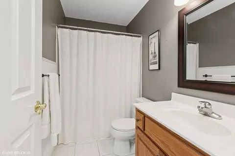 Bath - 1475 W Pond Rd, Eagan, MN 55122 photo 4 of 5