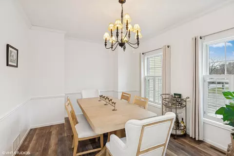 Dining - 1475 W Pond Rd, Eagan, MN 55122 photo 3 of 3