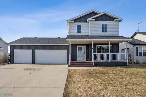 1549 46th Ave S, Moorhead, MN 56560