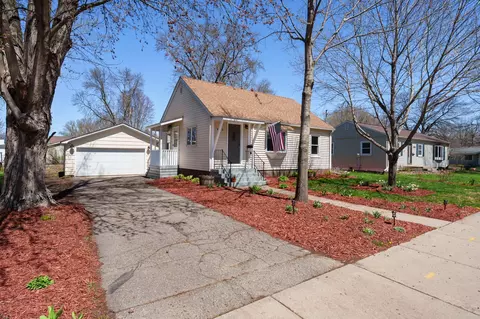 443 E 6th St, New Richmond, WI 54017