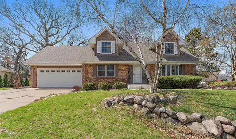 1711 Quebec Ave N, Golden Valley, MN 55427